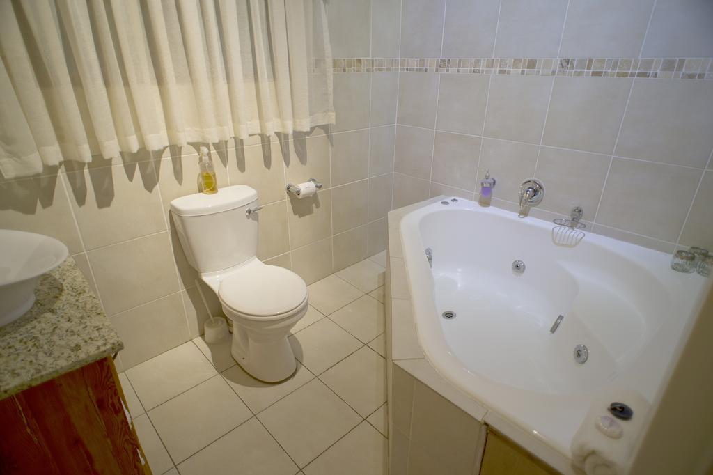 The Willows Guesthouse Bloemfontein Zimmer foto